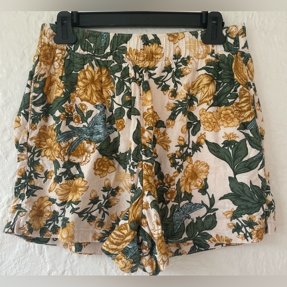 Abercrombie & Fitch mid rise linen blend pull on floral pattern shorts; size M - Picture 1 of 7